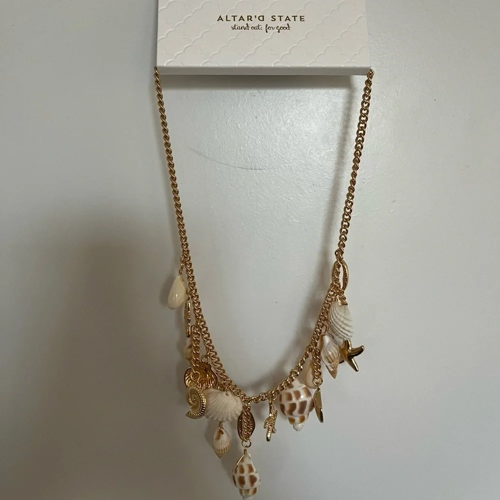 NEW Altar’d State Arula Seashell Seaside Breeze Statement Necklace